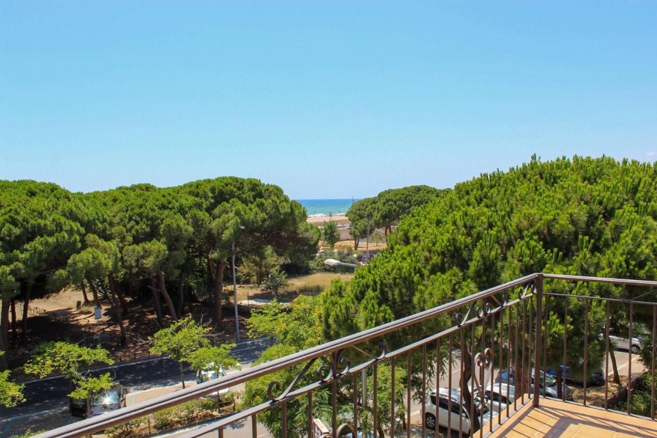 Hotel Rodsan Suizo Castelldefels Eksteriør billede