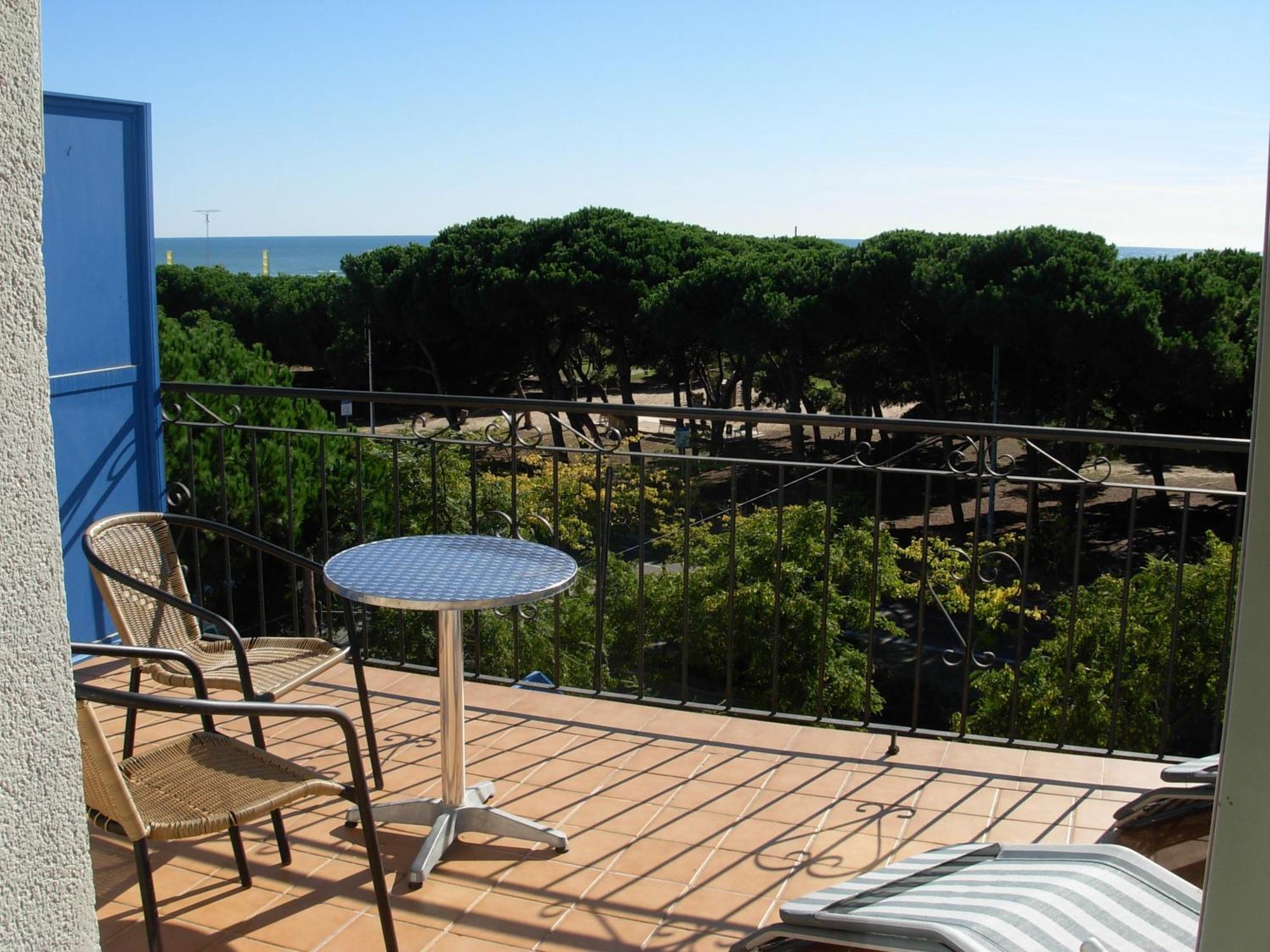 Hotel Rodsan Suizo Castelldefels Eksteriør billede