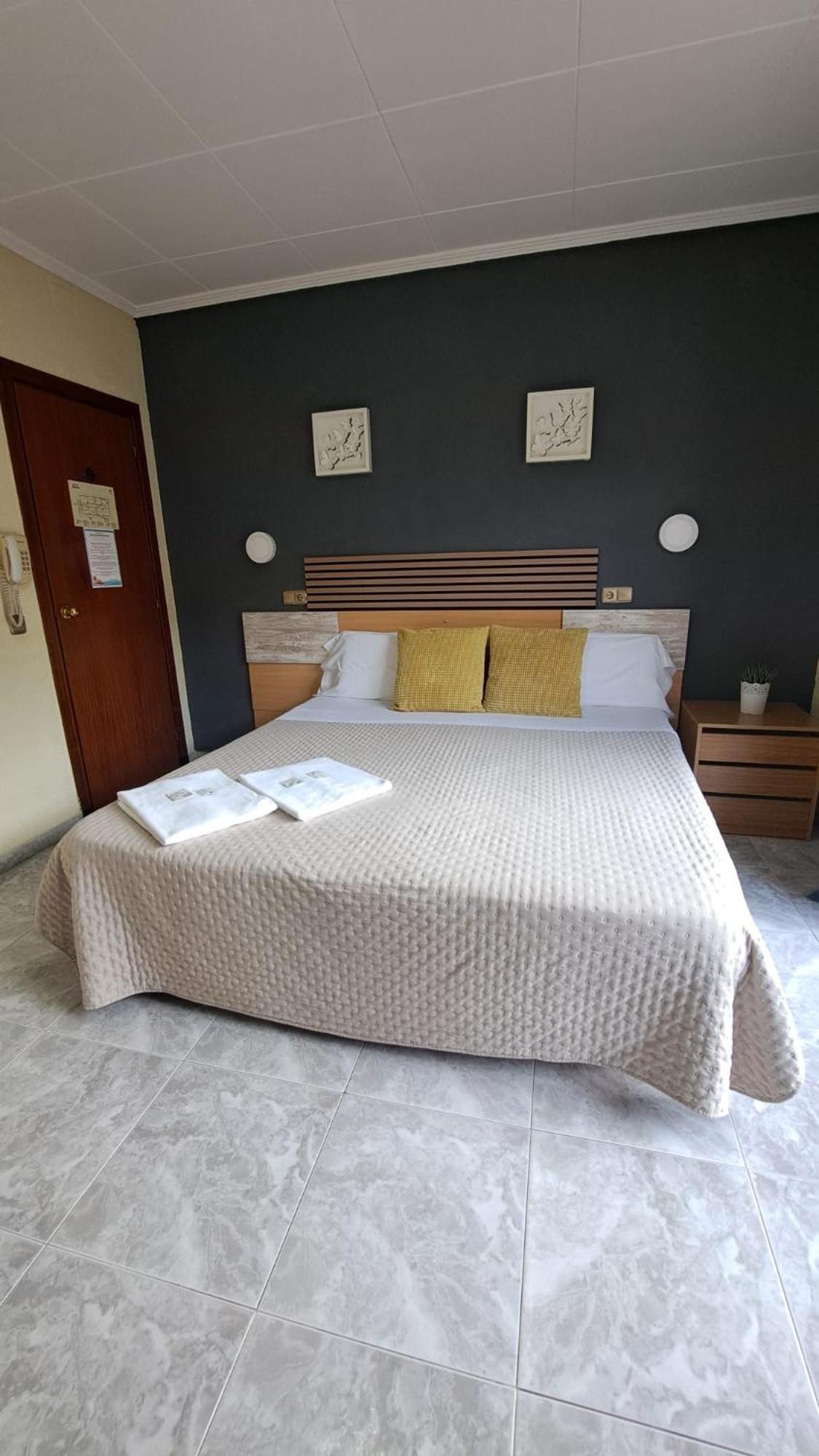 Hotel Rodsan Suizo Castelldefels Eksteriør billede