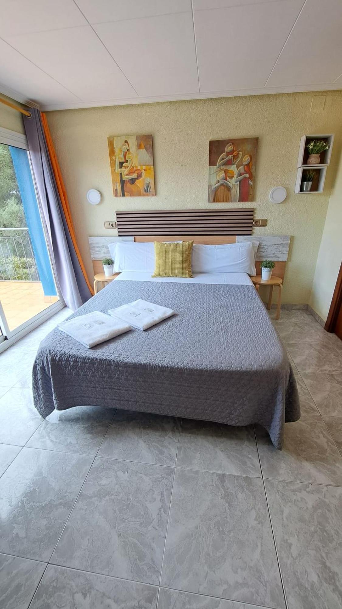 Hotel Rodsan Suizo Castelldefels Eksteriør billede